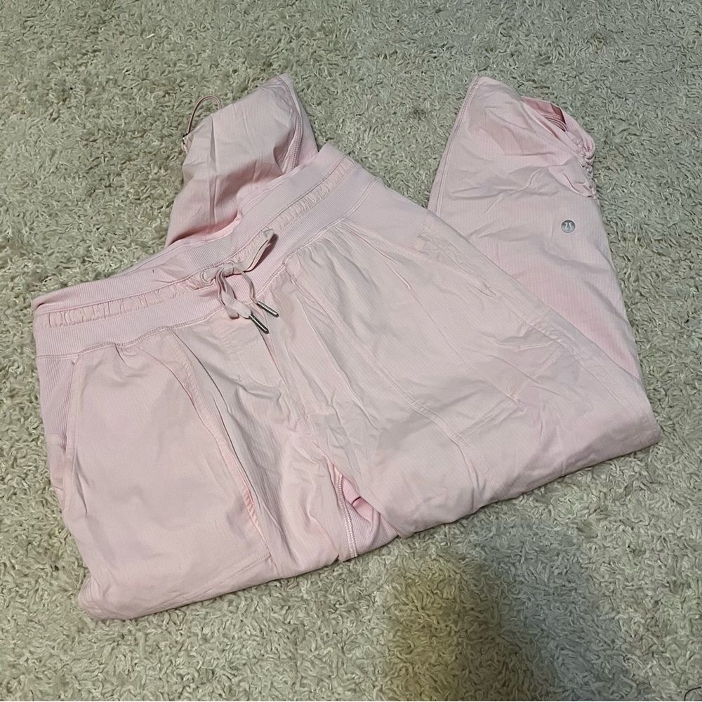 lululemon dance studio crops size 6 strawberry milkshake